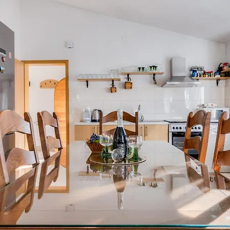 Vila Maslina In Popovici - Haus Fuer 6 Personen Benkovac