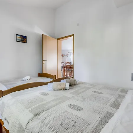 Maslina In Popovici - Haus Fuer 6 Personen * Benkovac
